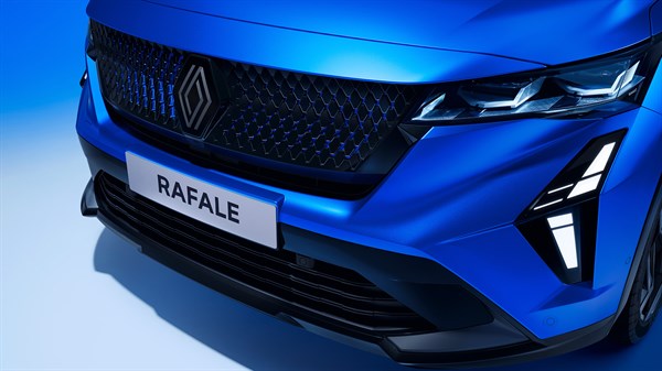 Renault Rafale E-Tech hybrid - predictive variable shock absorption