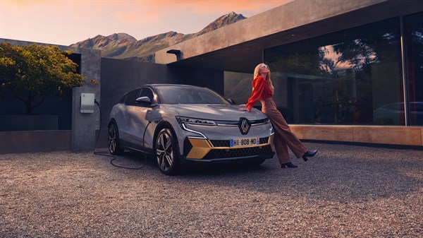 E-Tech 100% electric - charging at home - Renault