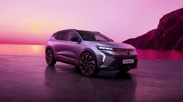 7/8 front - Renault Scenic E-Tech 100% electric