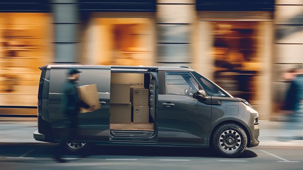 nýr Renault Trafic E-Tech rafmagns - aðgengi frá hlið, einfölduð hleðsla