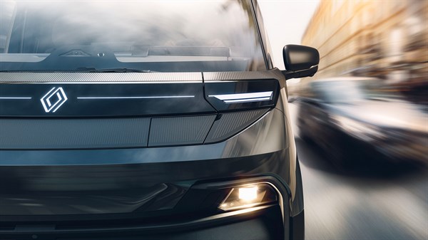 nýr Renault Trafic E-Tech rafmagns - upplýst merki