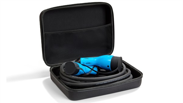 new Renault Trafic E-Tech electric - cables for charging stations