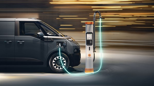 new Renault Trafic Van E-Tech electric - charge with ease