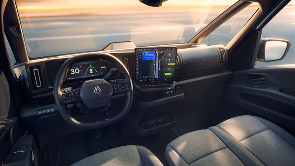 new Renault Trafic Van E-Tech electric- centre display and digital instrument cluster