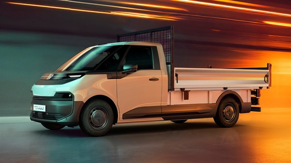 new Renault Trafic Van E-Tech electric - tipper and flatbed versions
