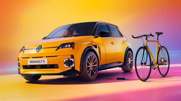 power your electrical appliances with Renault 5 E-Tech electric